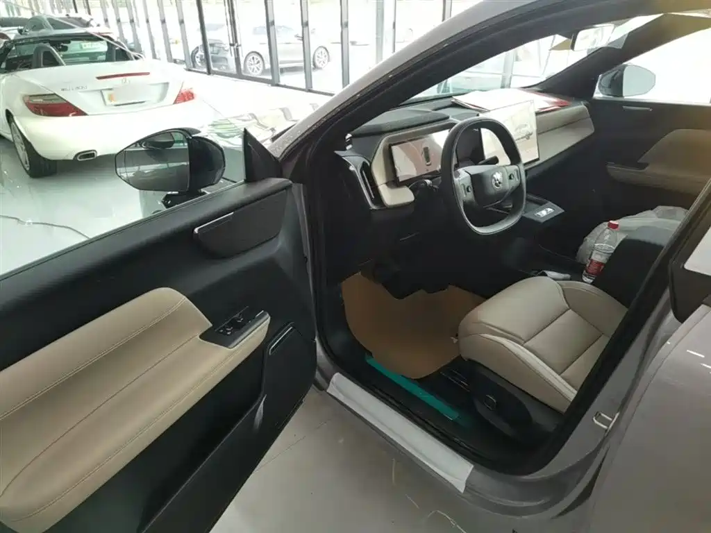 Volvo XC70 PHEV 2025 — фото 16