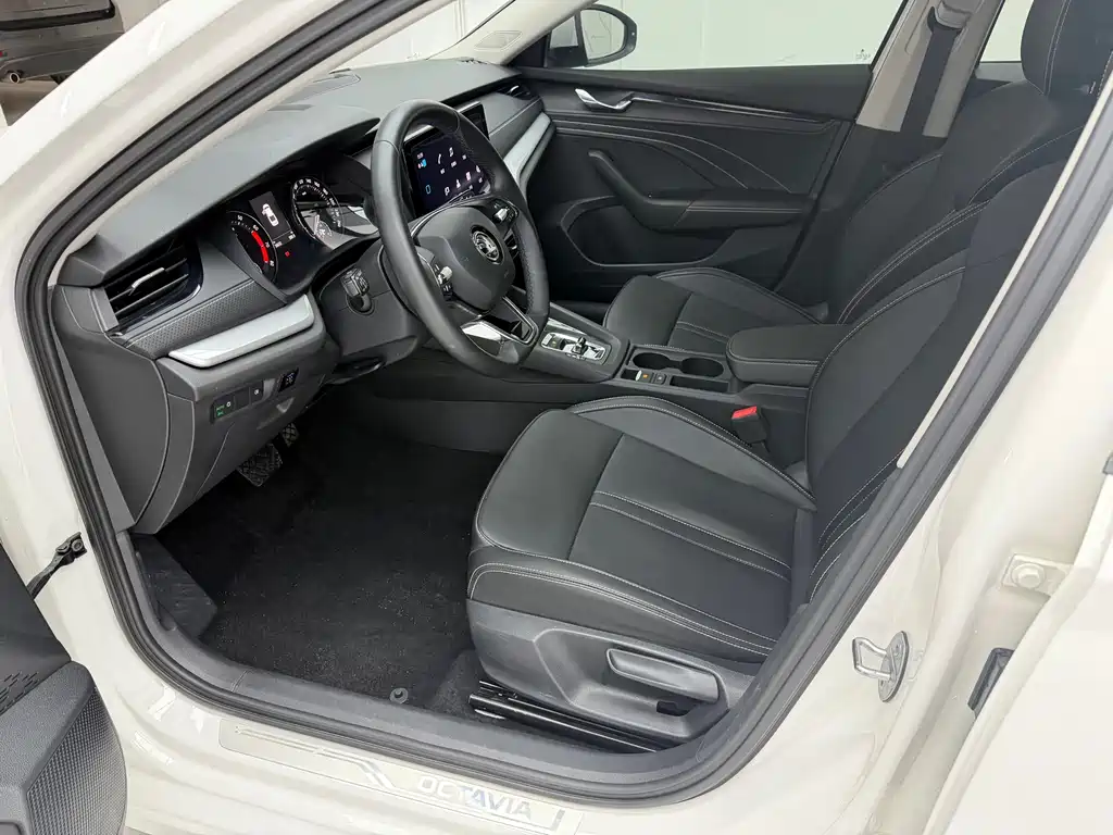 Skoda Octavia 2022 — фото 13