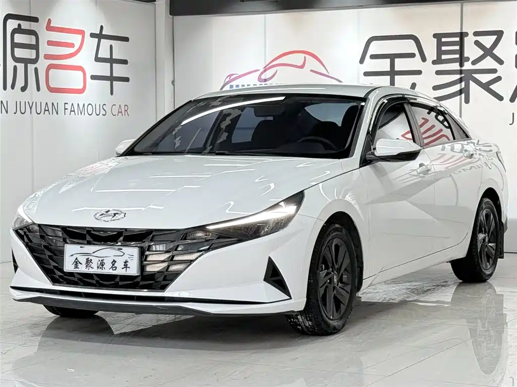 Hyundai Elantra 2023 — фото 1