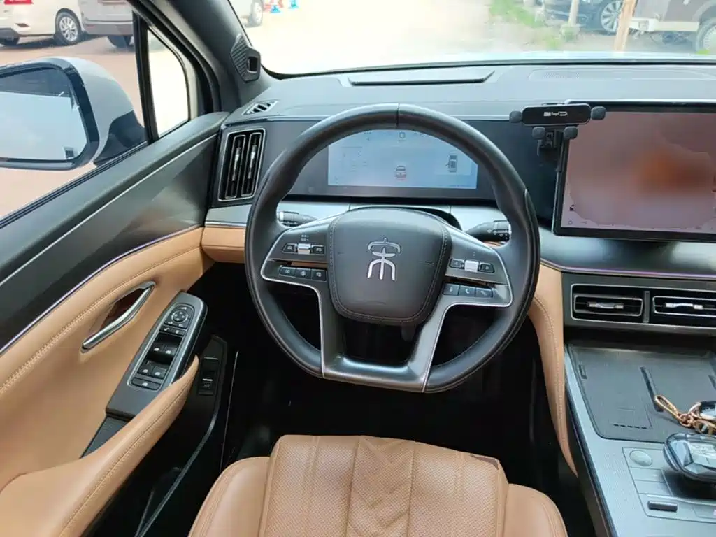 BYD L DM-i 2024 — фото 11