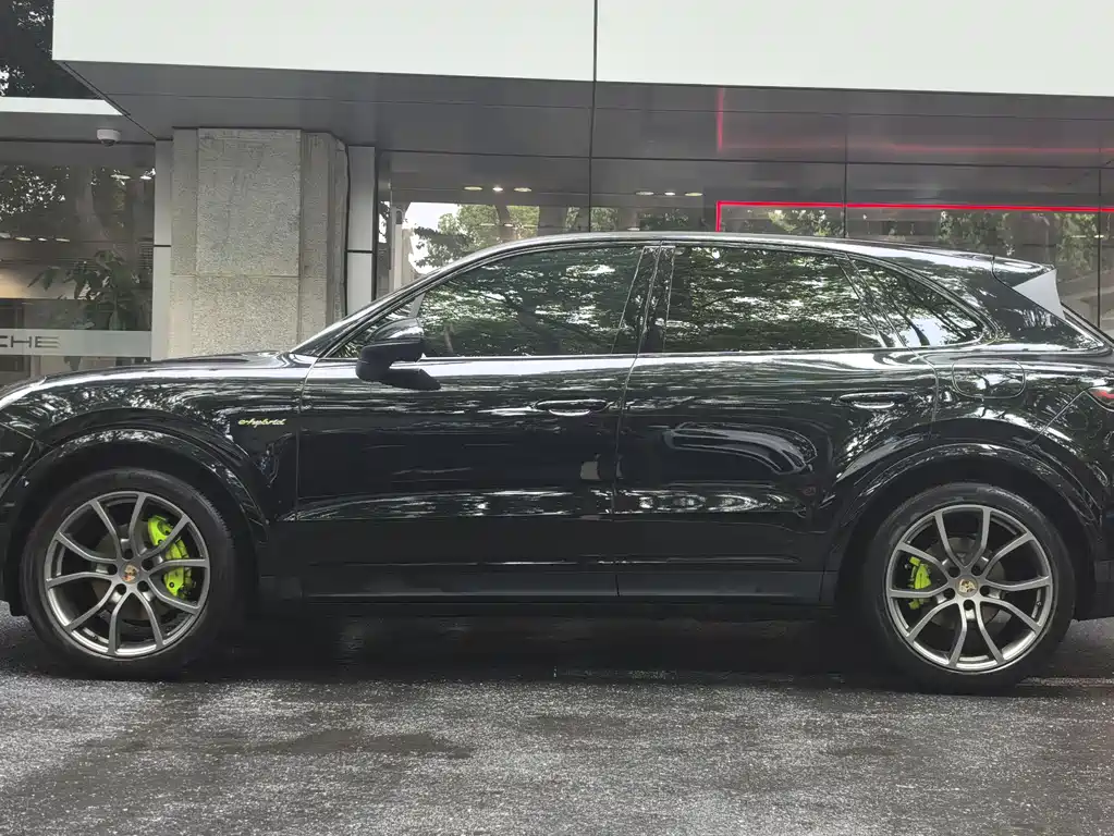 Porsche Cayenne Hybrid 2023 — фото 9