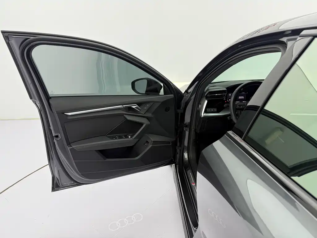 Audi A3 2023 — фото 23