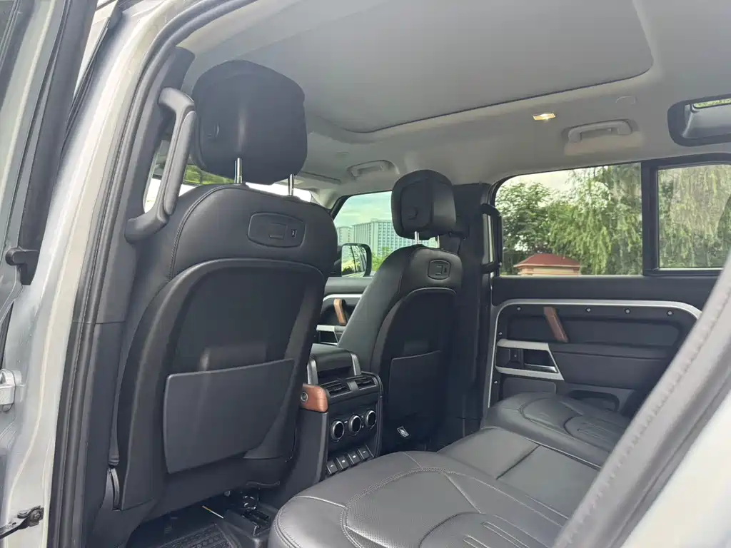 Land Rover Defender 2020 — фото 10