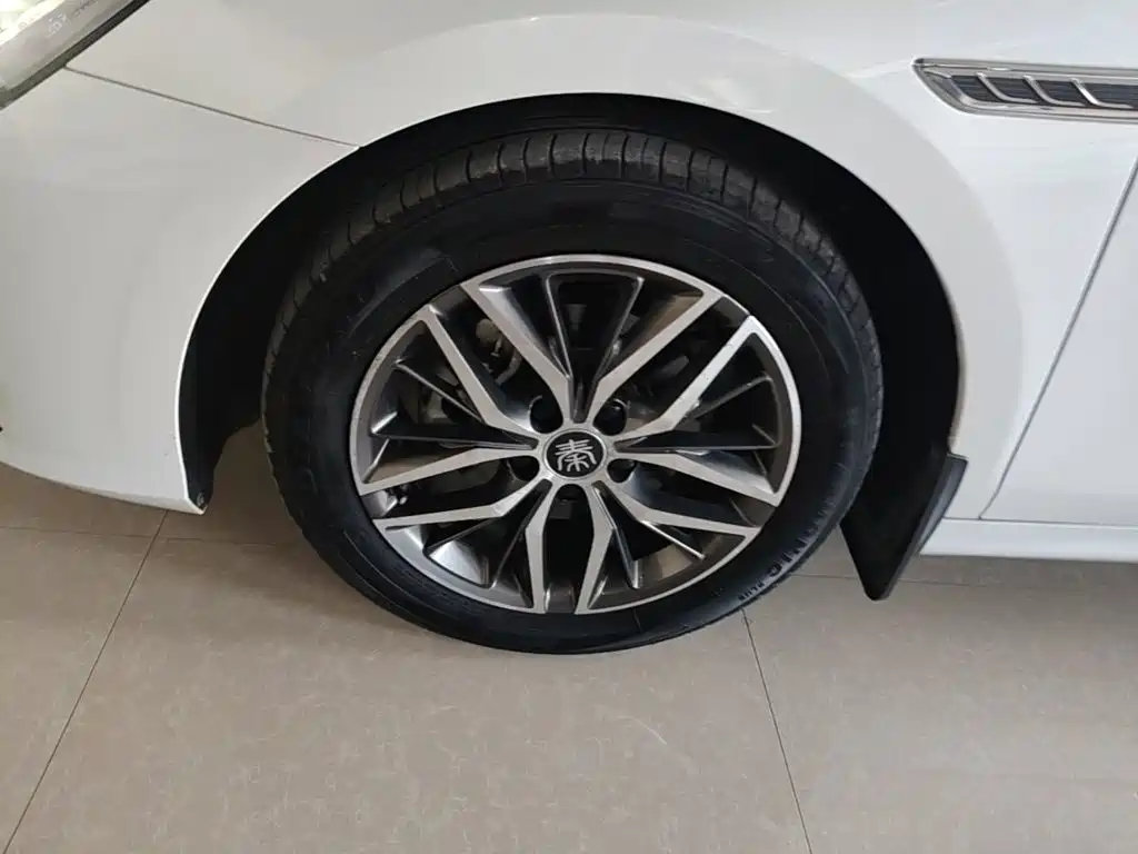 BYD Qin PLUS 2022 — фото 25