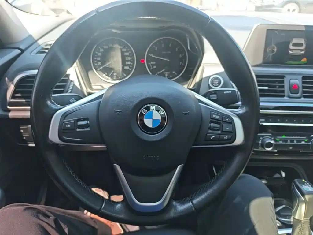 BMW 1 Series 2017 — фото 11