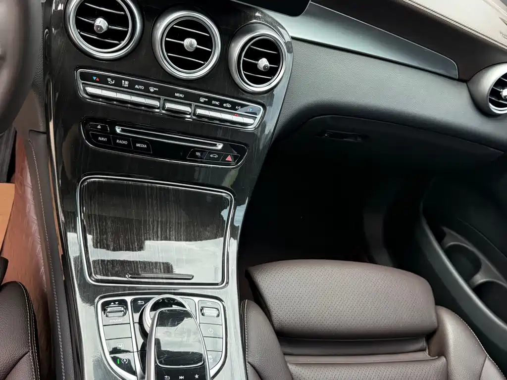 Mercedes-Benz GLC 2018 — фото 26