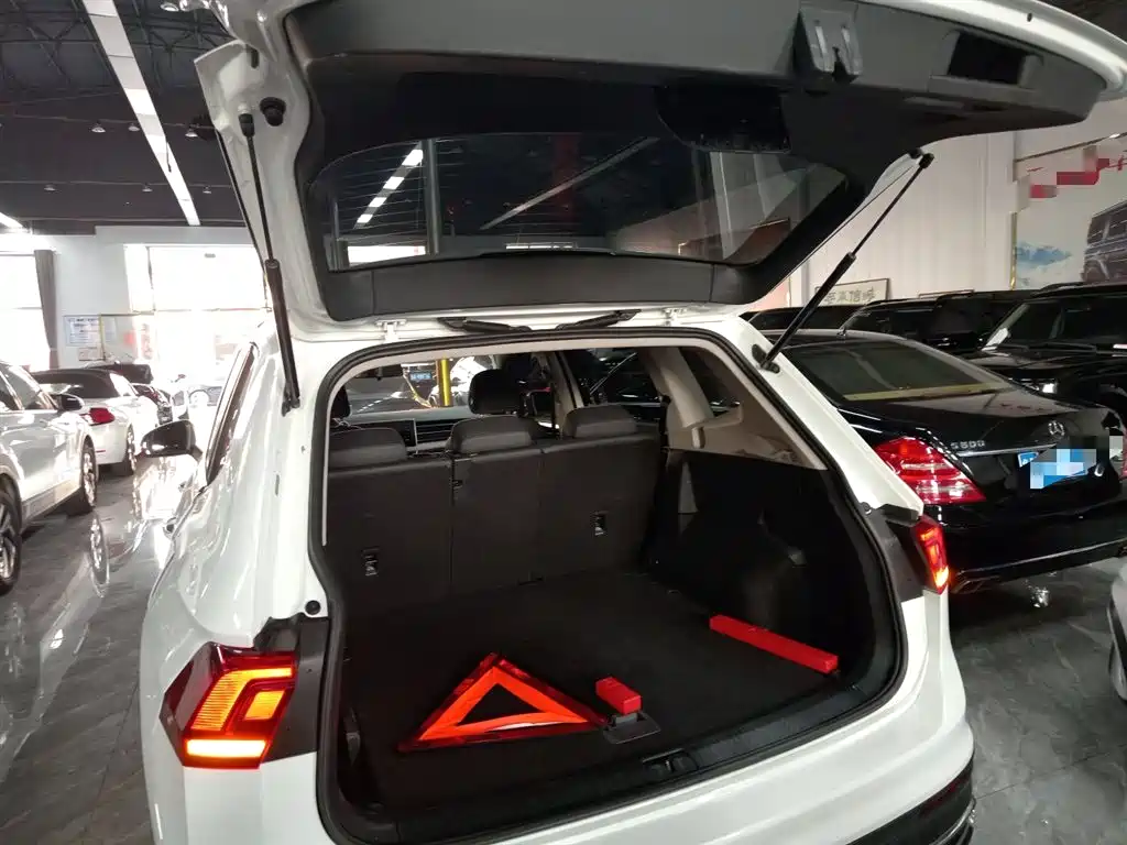 Volkswagen Tiguan L 2023 — фото 16