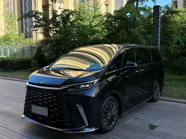 Lexus LM 2023