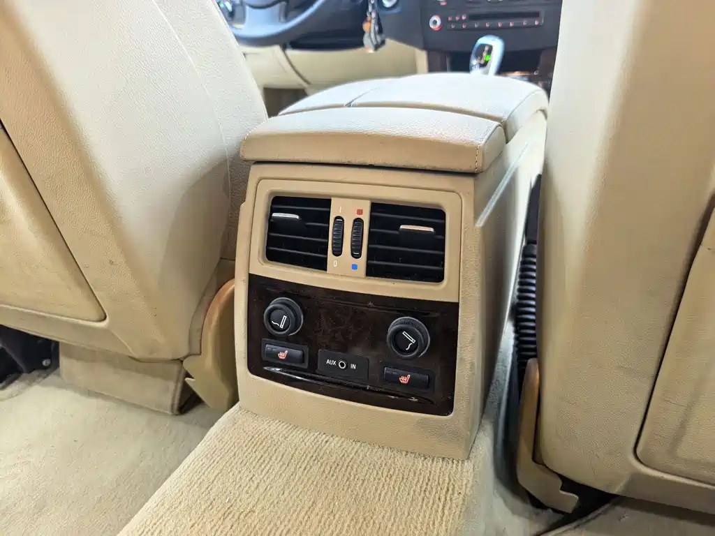 BMW 5 Series 2010 — фото 9