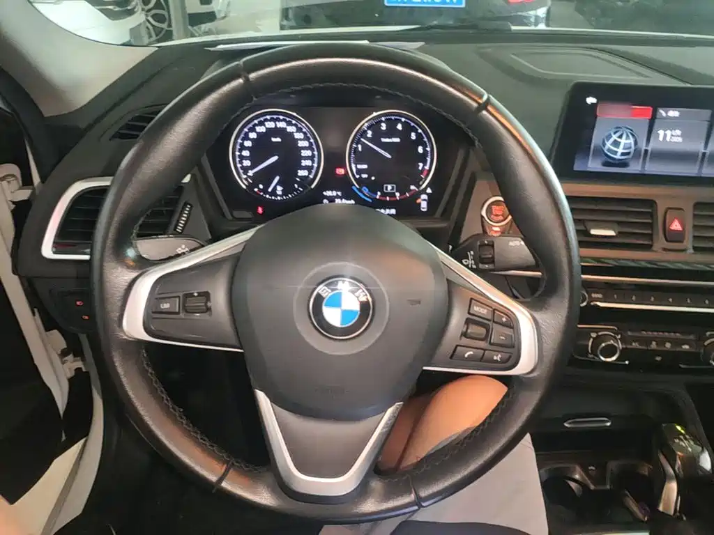 BMW 1 Series 2019 — фото 11