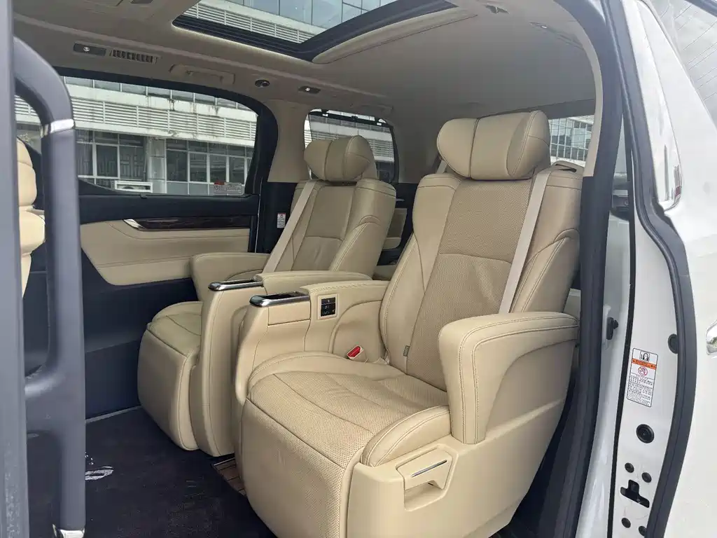 Toyota Alphard 2020 — фото 14