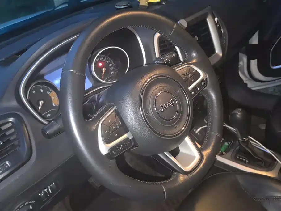 Jeep Compass 2019 — фото 15