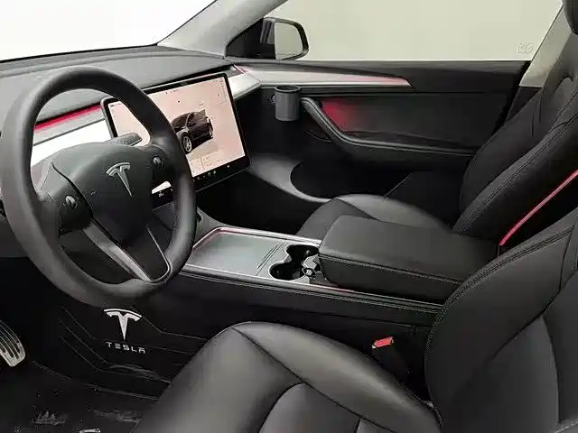 Tesla Model Y 2024 — фото 4