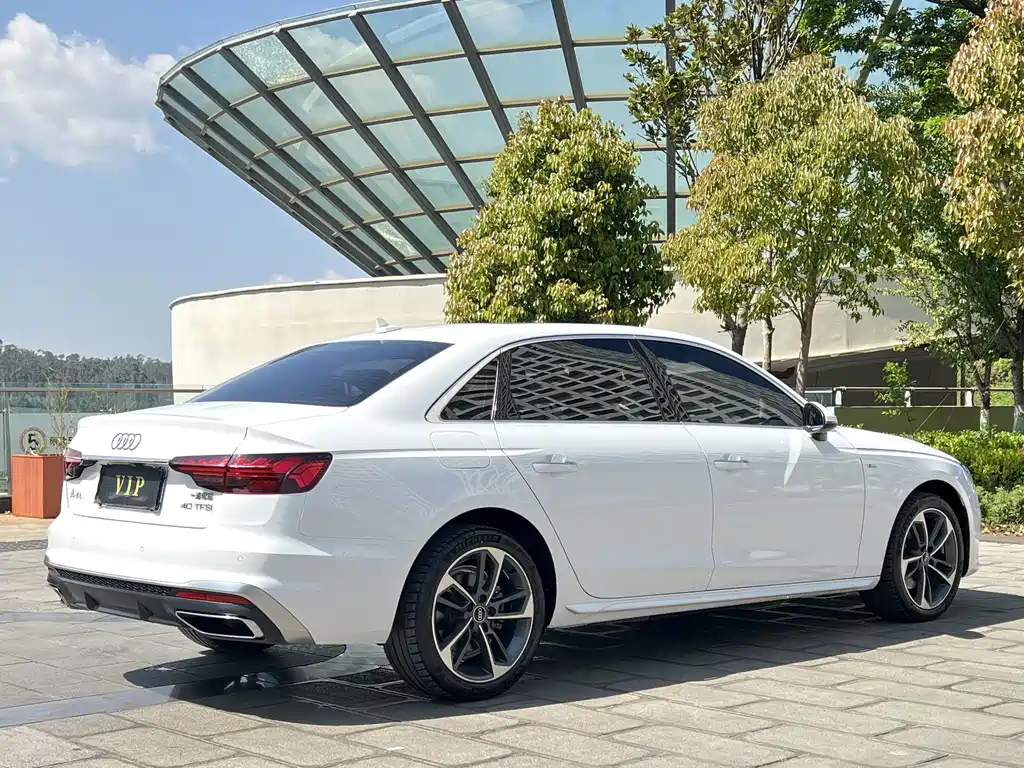 Audi A4L 2022 — фото 10