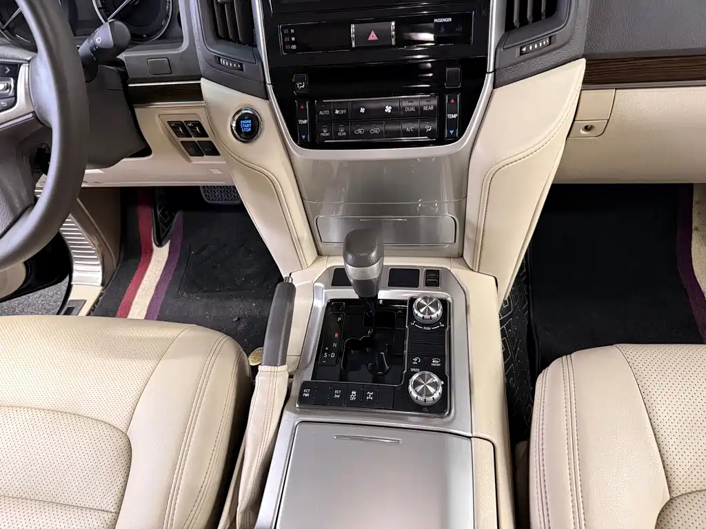 Toyota Land Cruiser 2019 — фото 16
