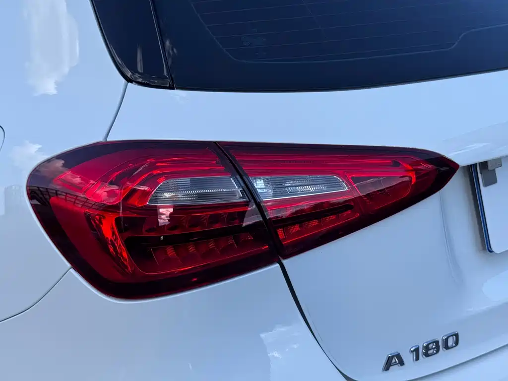 Mercedes-Benz A-Class 2020 — фото 16