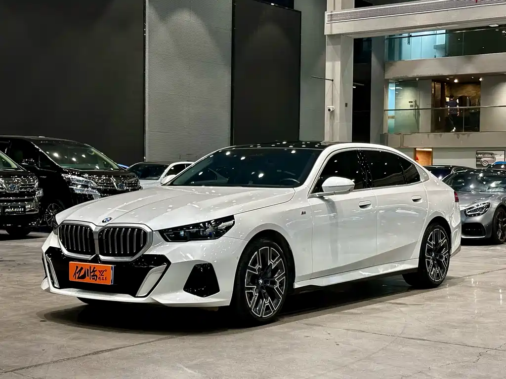 BMW 5 Series 2024 — фото 1