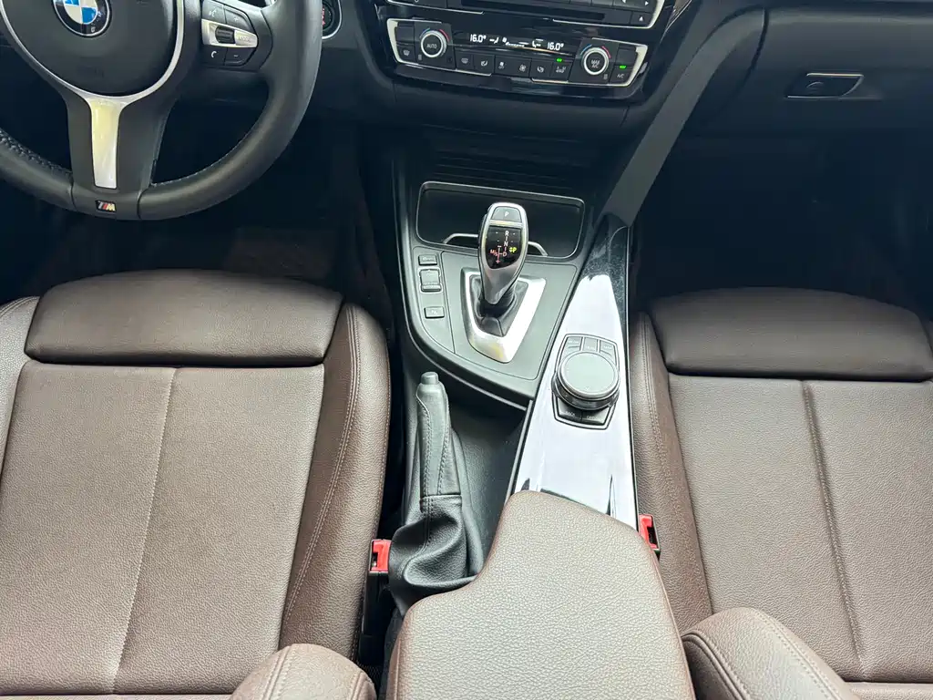 BMW 3 Series 2018 — фото 11
