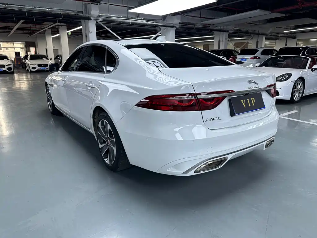 Jaguar XFL 2021 — фото 15