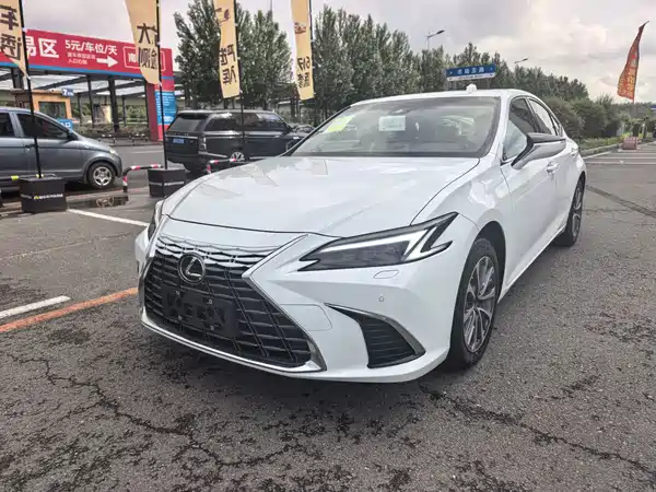 Lexus ES 2026