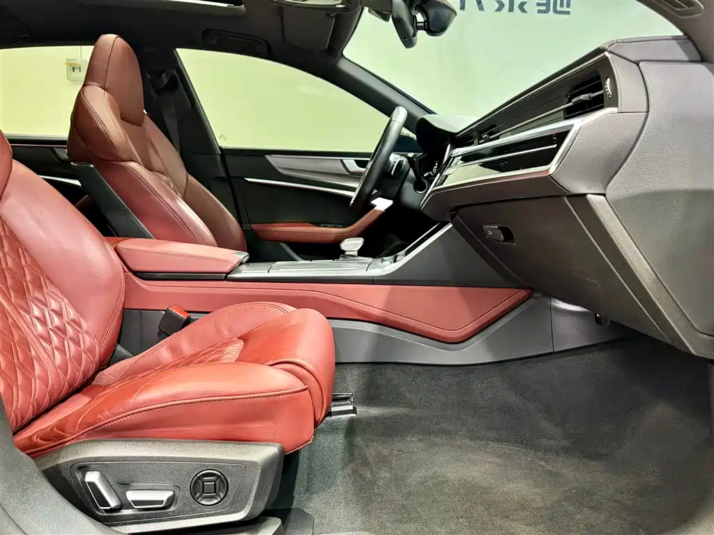 Audi A7L 2024 — фото 18