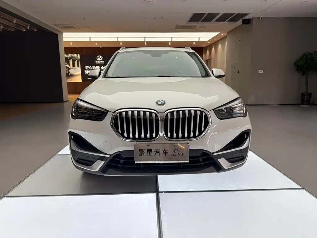 BMW X1 2020 — фото 1