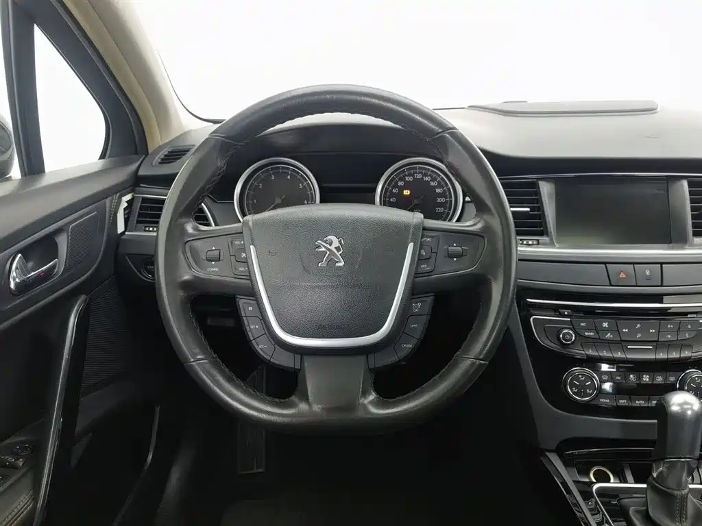 Peugeot 508 2015 — фото 11