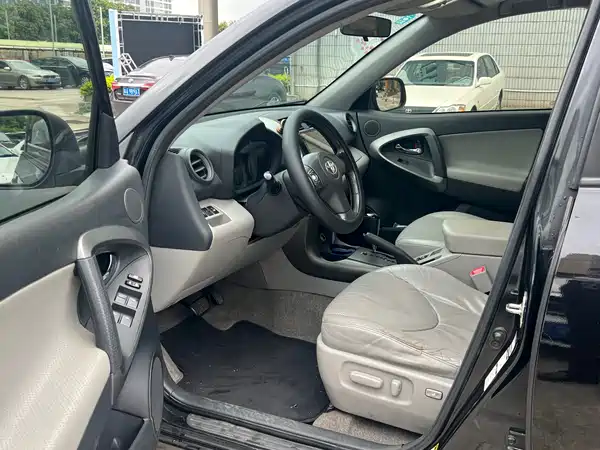 Toyota RAV4 2010