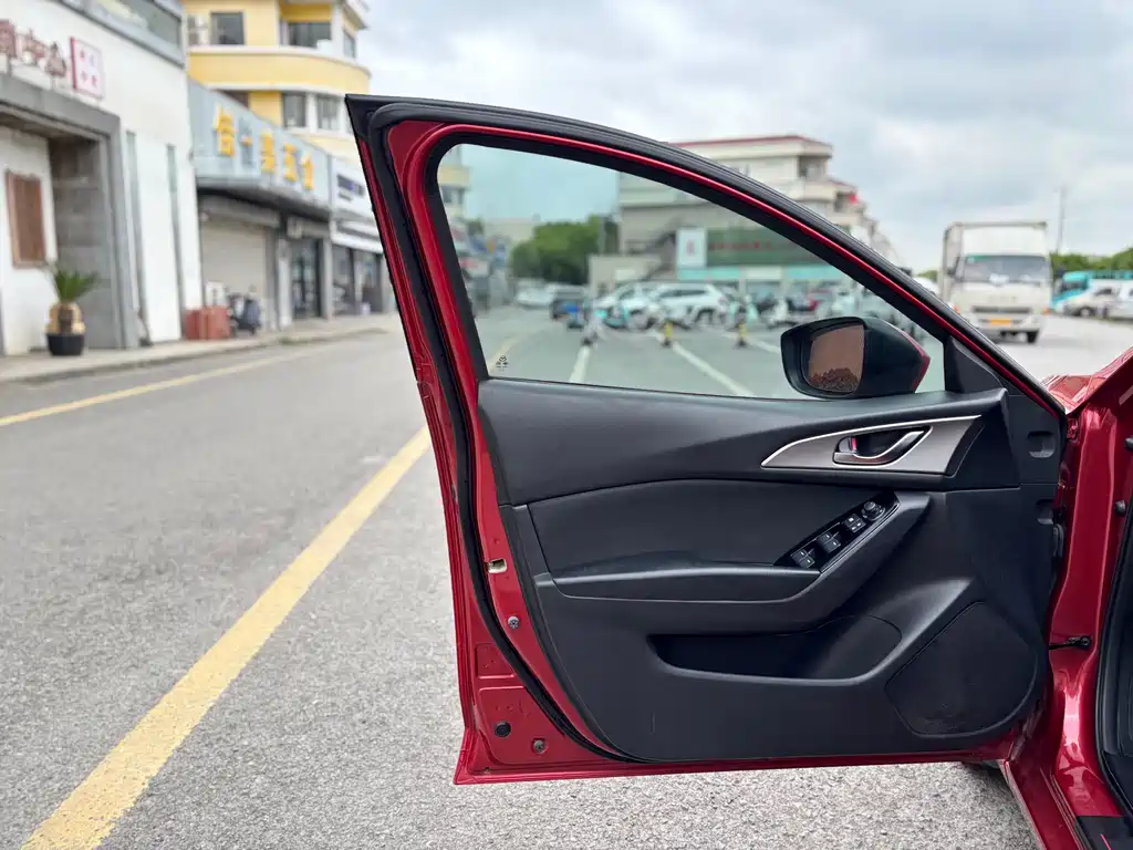 Mazda 3 Axela 2017 — фото 10