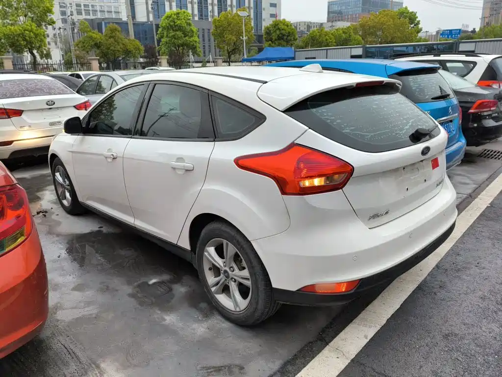 Ford Focus 2017 — фото 23