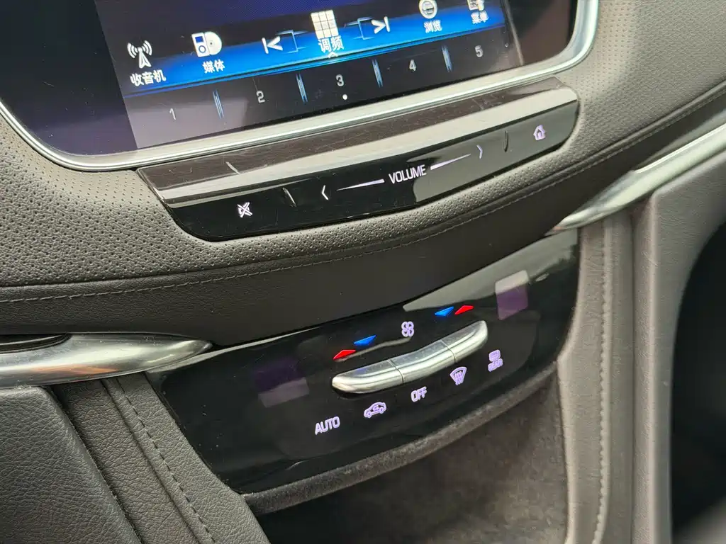 Cadillac XT5 2018 — фото 17