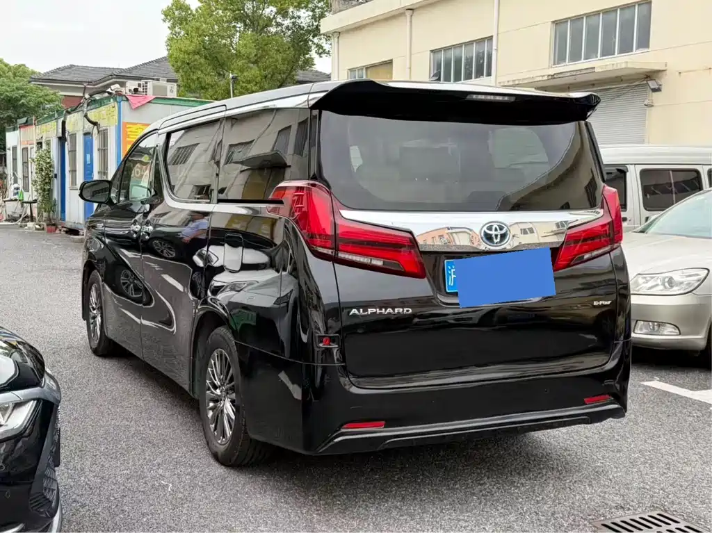 Toyota Alphard 2023 — фото 12