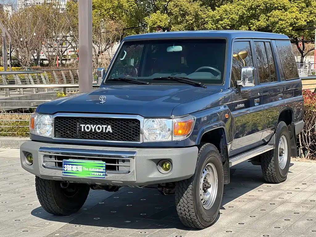 Toyota Land Cruiser 2019 — фото 1