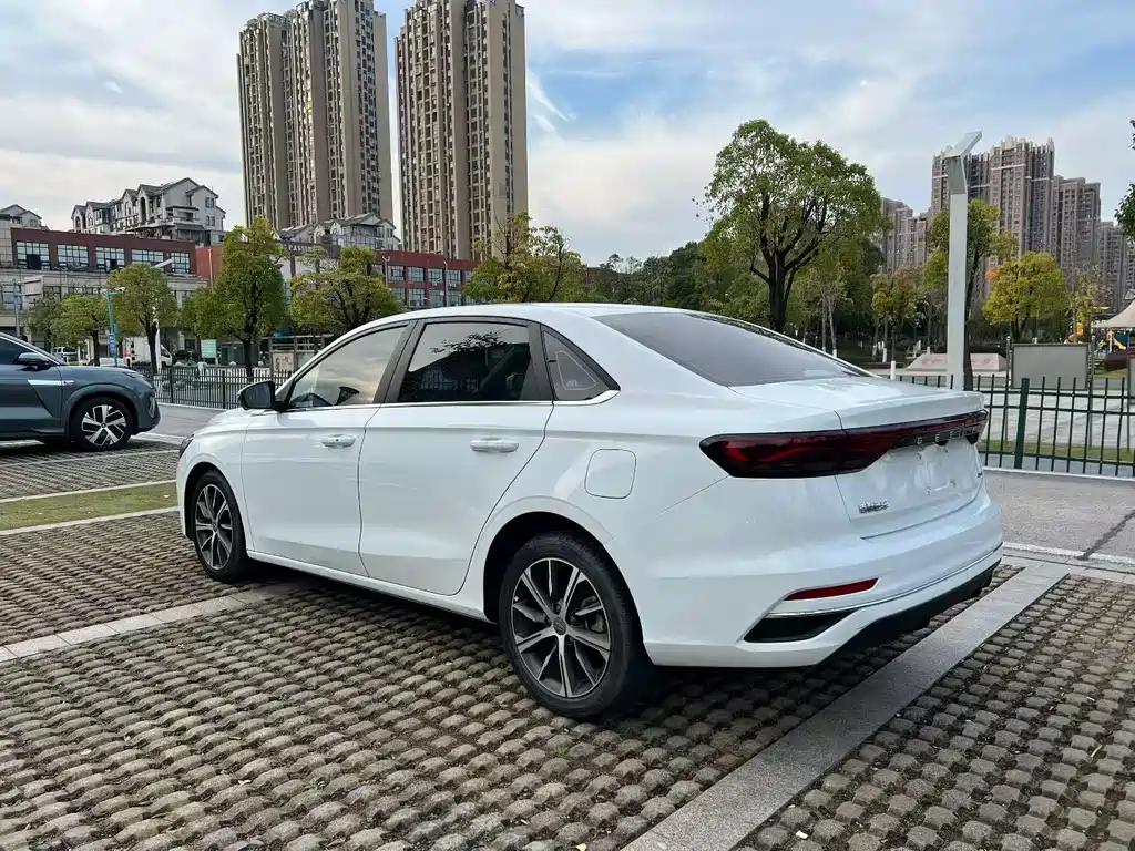 Geely Emgrand 2022 — фото 9