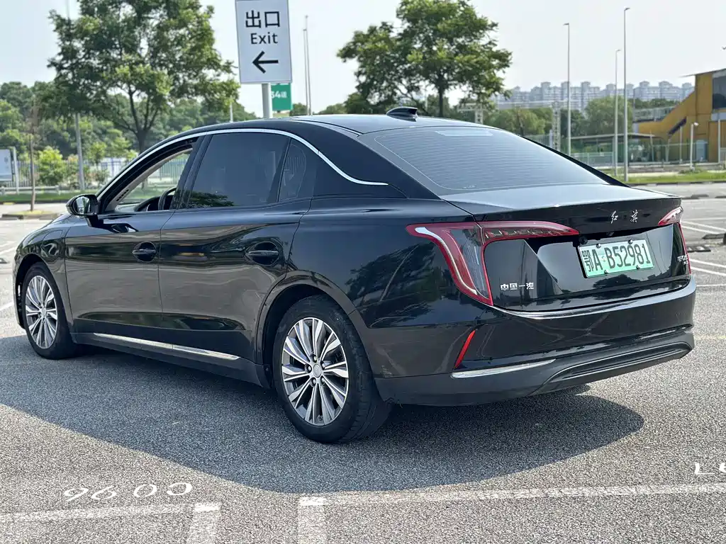 Hongqi E-QM5 2023 — фото 7