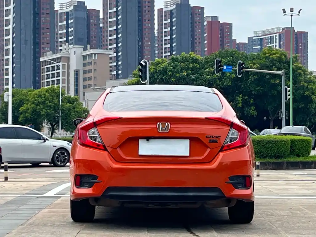 Honda Civic 2017 — фото 8