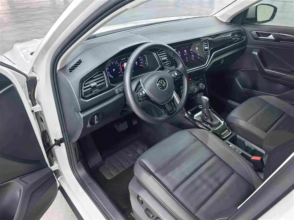 Volkswagen T-Roc 2023 — фото 10