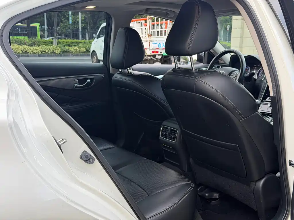 Infiniti Q50L 2015 — фото 14