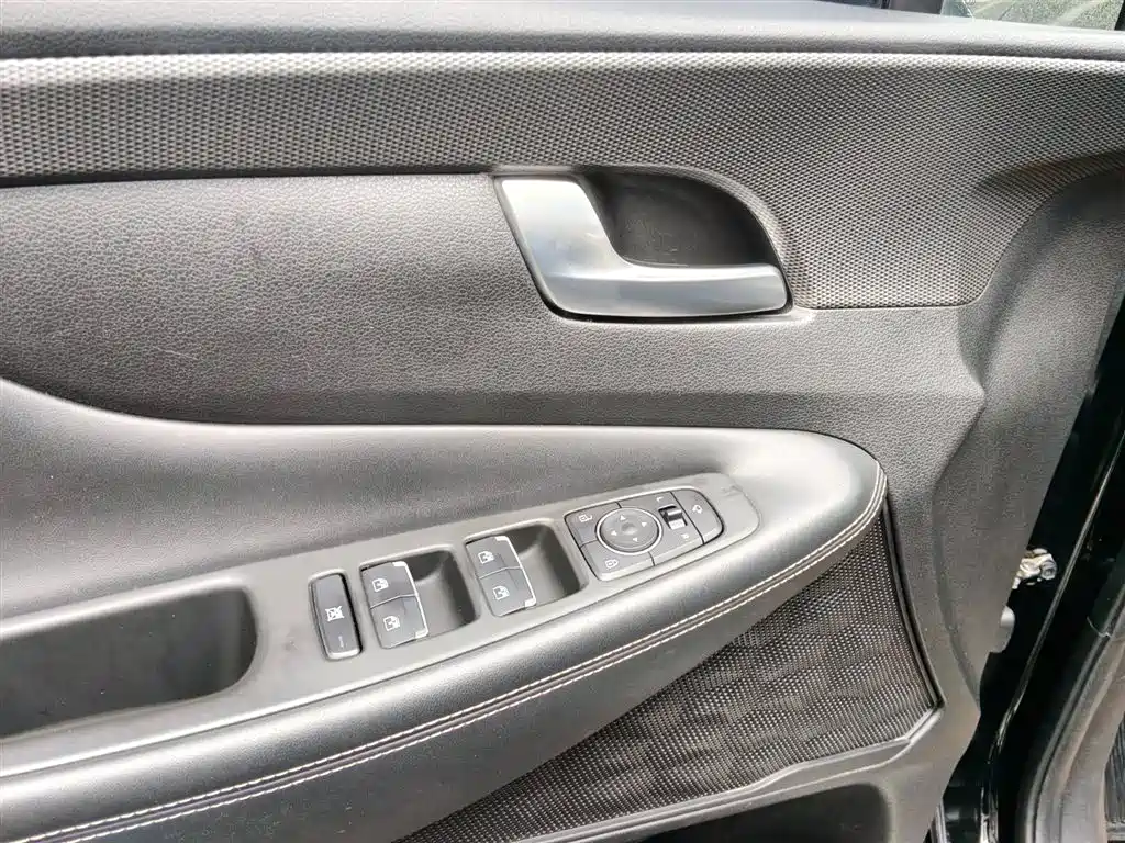 Hyundai Santa Fe 2020 — фото 10