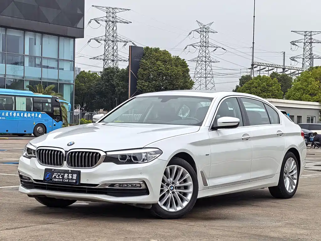 BMW 5 Series 2018 — фото 1