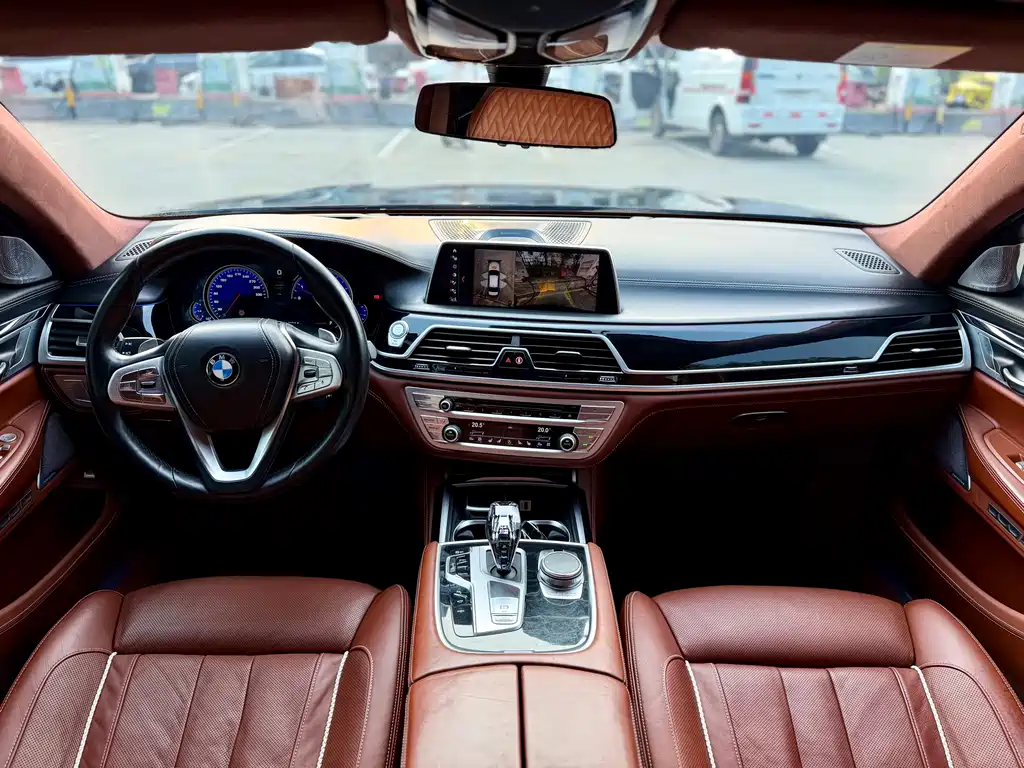 BMW 7 Series 2018 — фото 6