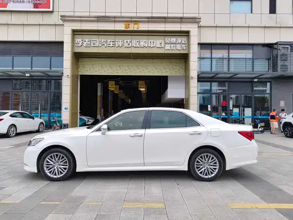 Toyota Crown 2017