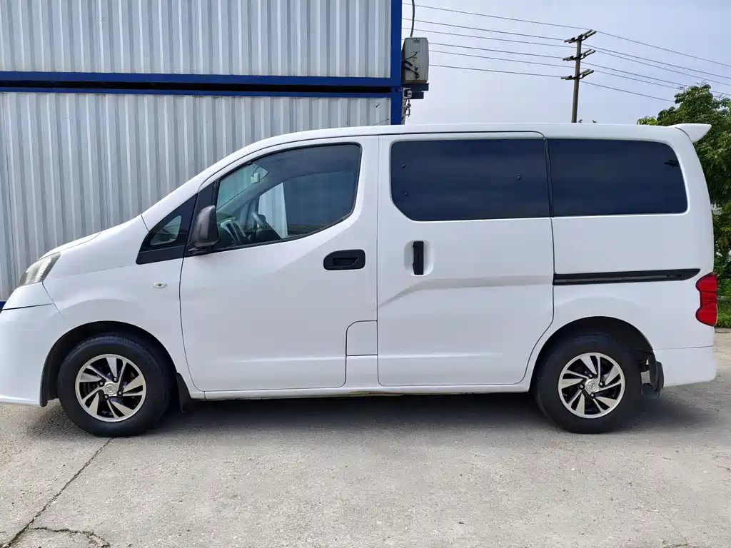 Nissan NV200 2016 — фото 7