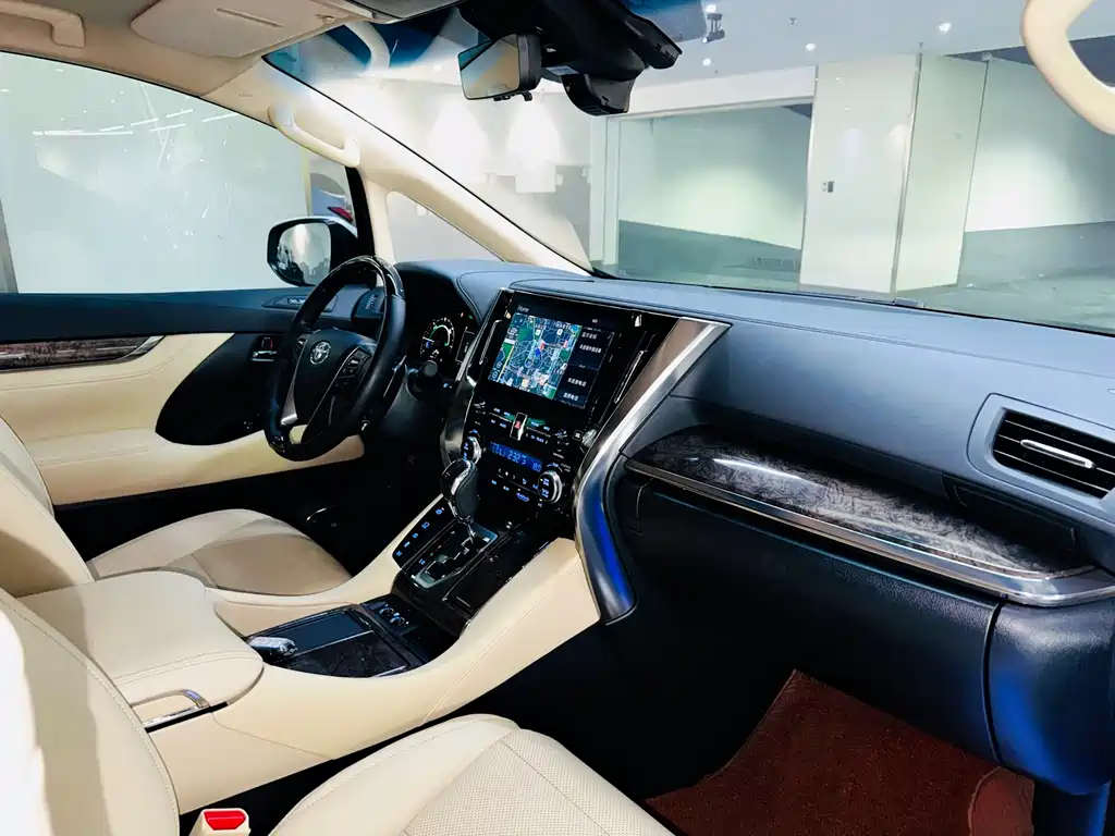 Toyota Alphard 2022 — фото 18