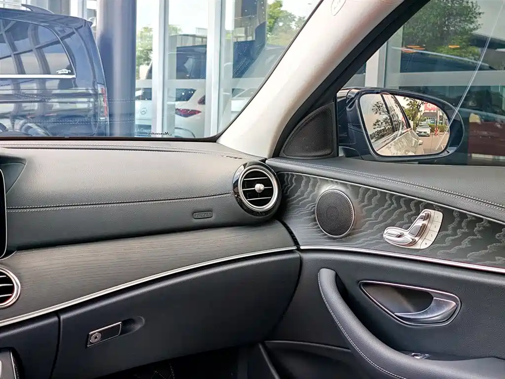 Mercedes-Benz E-Class 2024 — фото 14