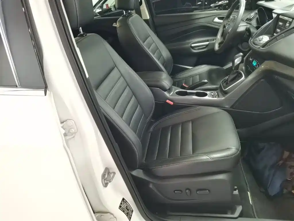 Ford Kuga 2015 — фото 25
