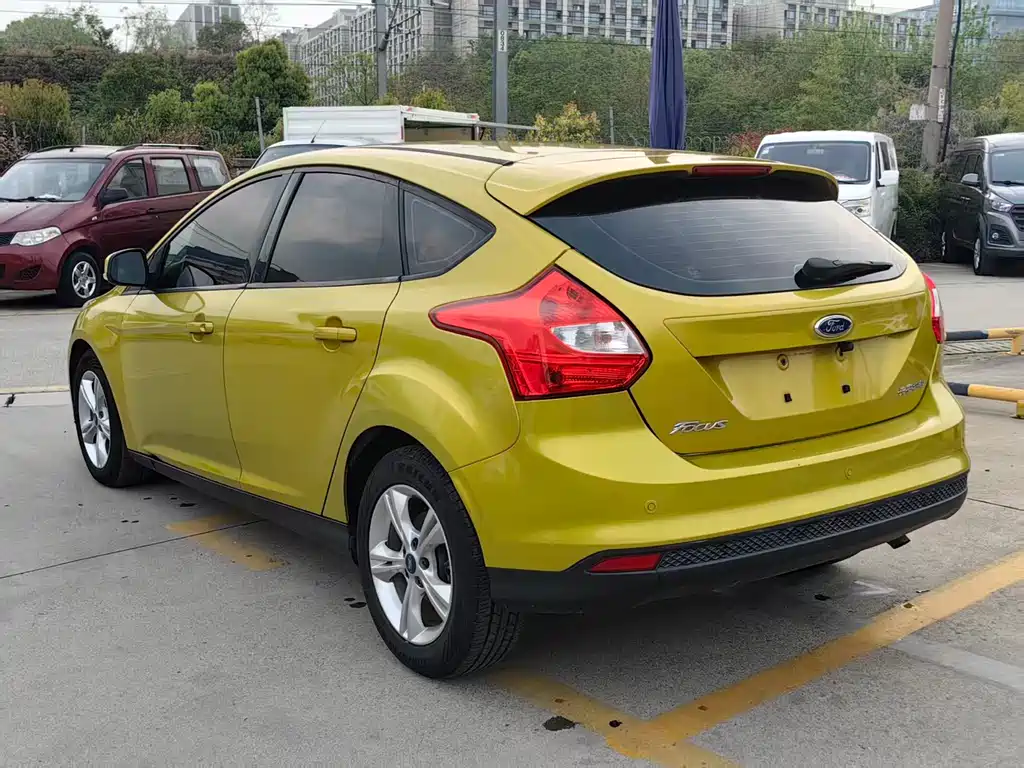 Ford Focus 2014 — фото 11