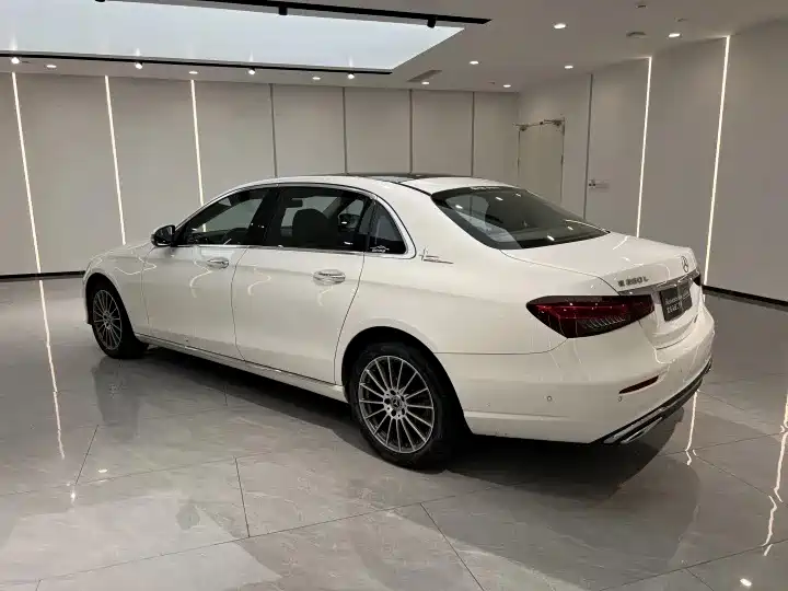 Mercedes-Benz E-Class 2023 — фото 13