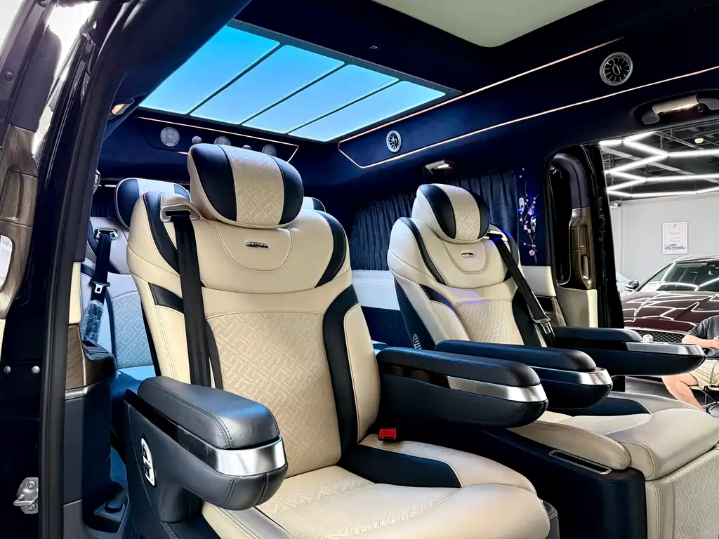 Mercedes-Benz V-Class 2021 — фото 16