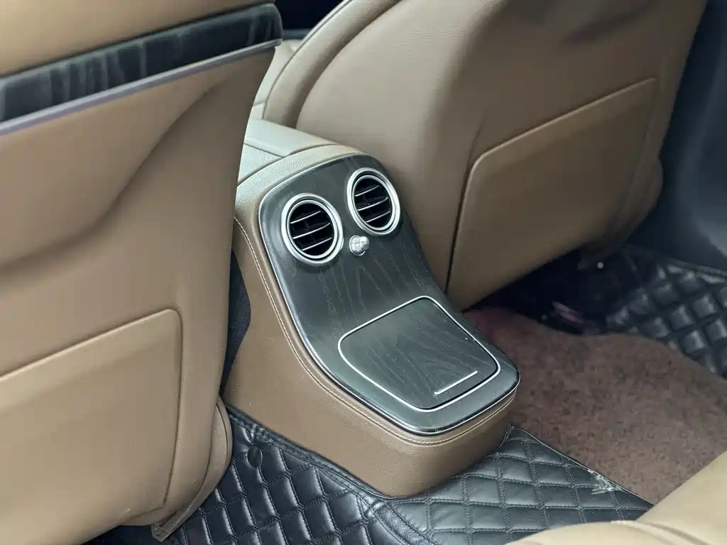 Mercedes-Benz E-Class 2023 — фото 10